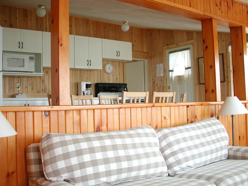 Birch Cliff Lodge On Baptiste Lake Highland Grove Szoba fotó